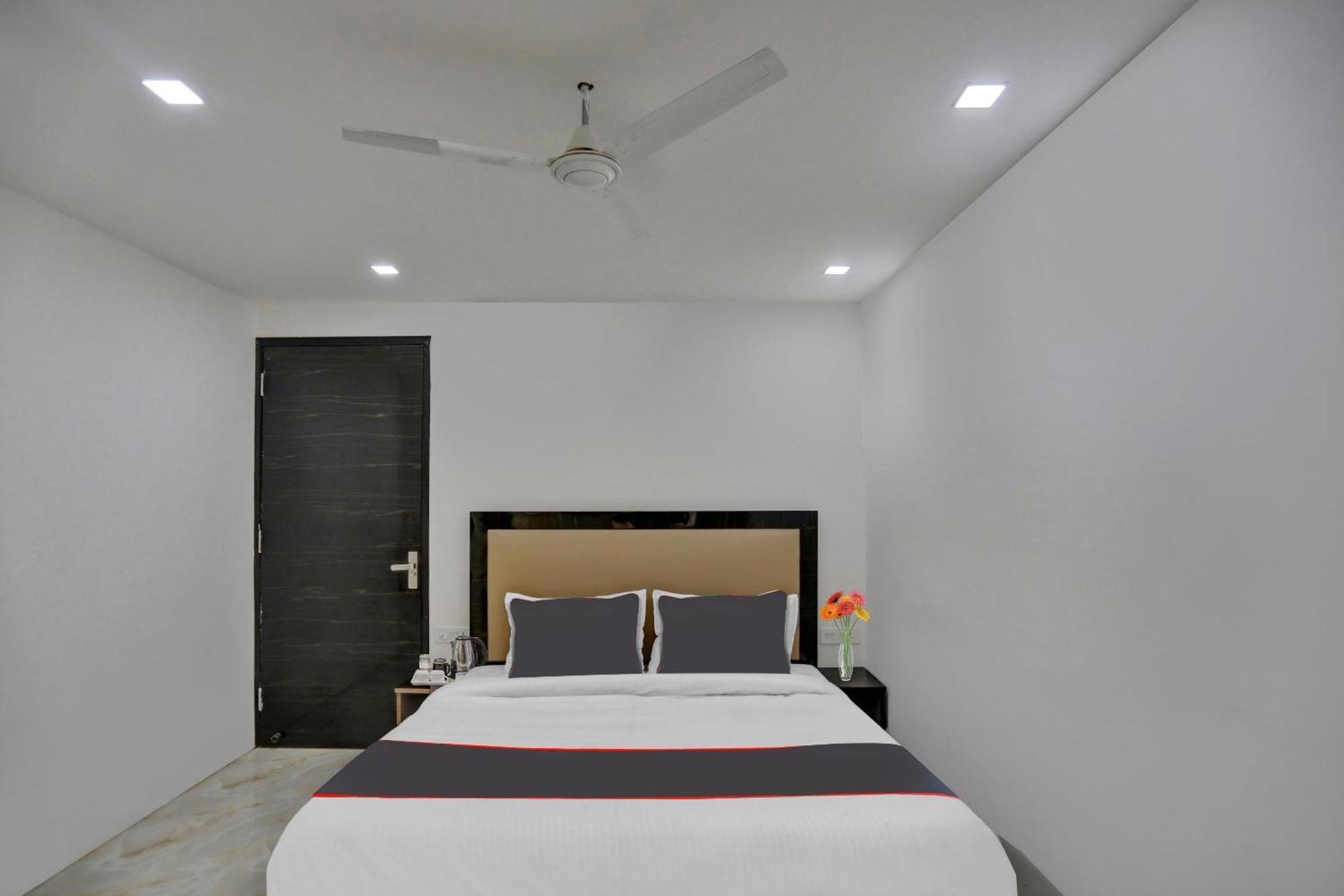 Hotel Super Townhouse The Arrow Near Lotus Temple à New Delhi Extérieur photo
