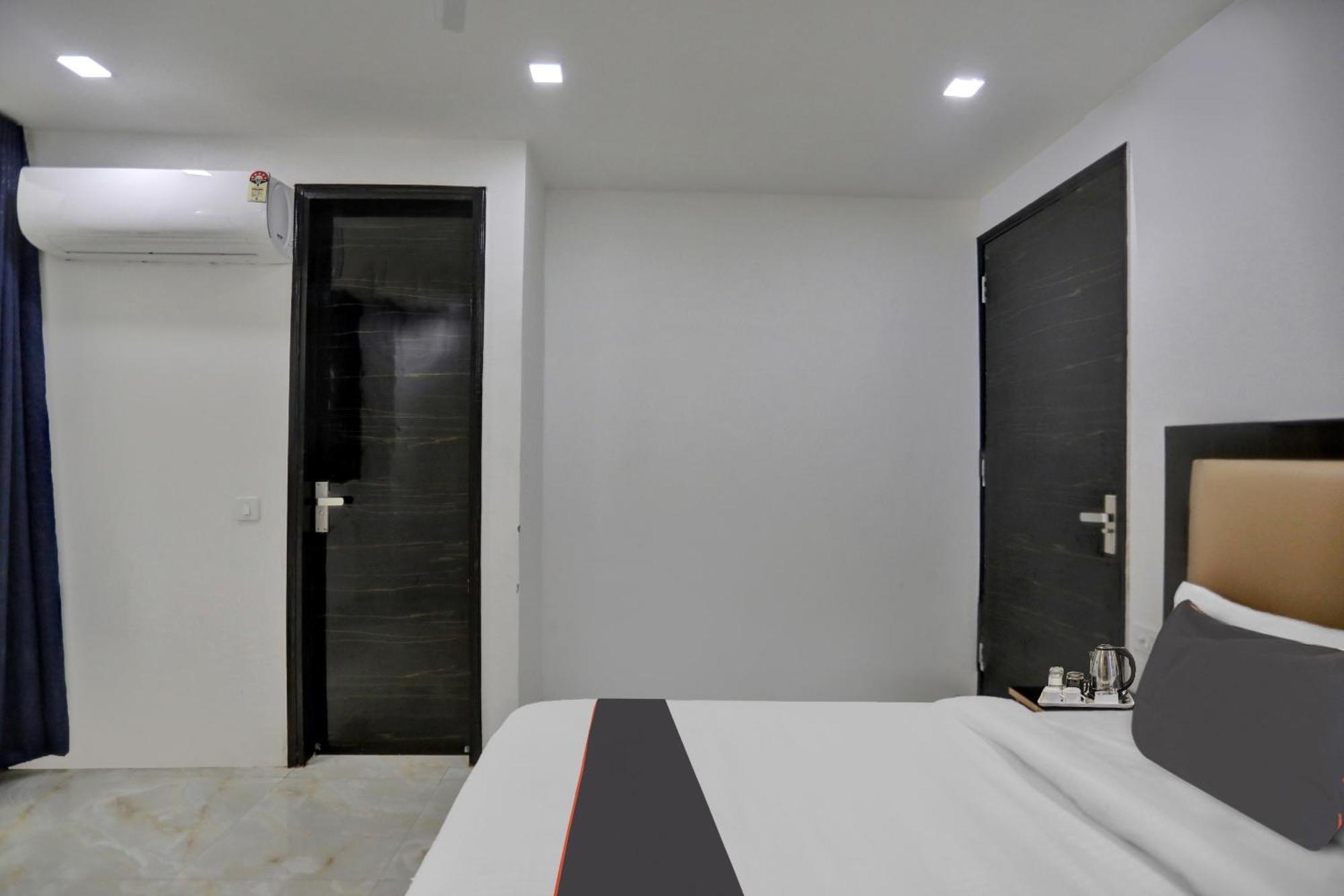 Hotel Super Townhouse The Arrow Near Lotus Temple à New Delhi Extérieur photo